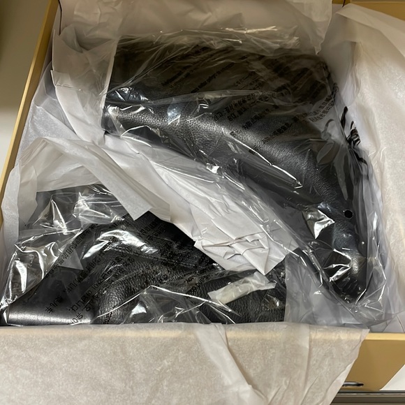 NIB $165 MICHAEL KORS Alane Pebbled Leather Ankle Boots - Picture 6 of 8